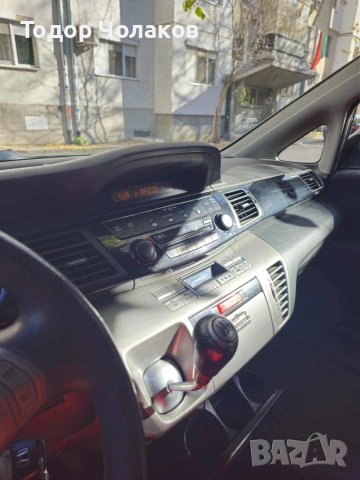 Honda FR-V 2.2, снимка 15 - Автомобили и джипове - 53231487