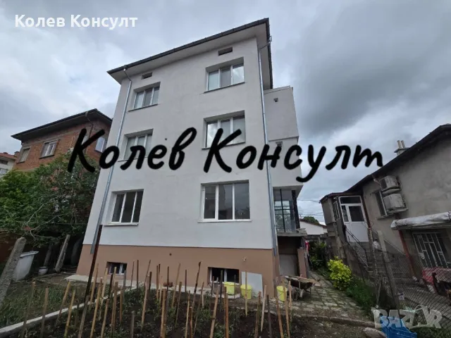 Продавам втори и трети етаж от къща близнак в град Хасково,квартал Хисаря , снимка 1