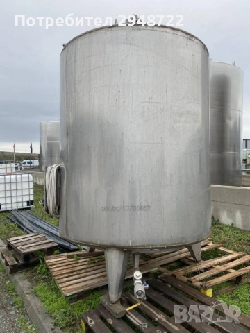 Резервоар неръждаем вертикален 5м3 с бъркалка