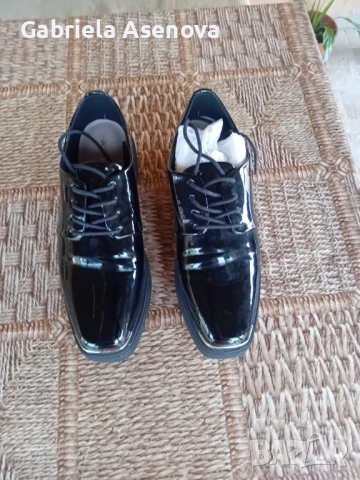 Лачени обувки