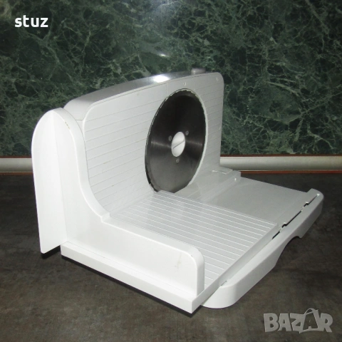 Електрическа машина Clatronic, за рязане на колбаси, хляб, зеленчуци, сирена, снимка 2 - Кухненски роботи - 54211139