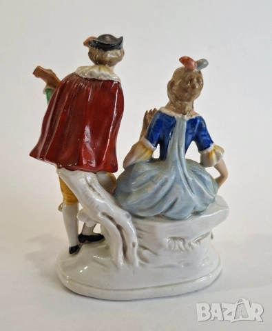Порцеланова фигурка на дама и каеалер с музикален инструмент, снимка 3 - Статуетки - 53840201