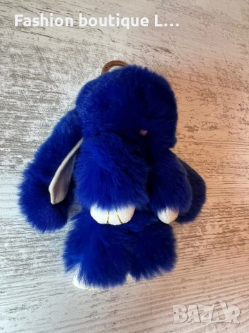Тъмно синьо пухено зайче с халка за закачане на ключове или чанта 💙, снимка 2 - Други - 52052447