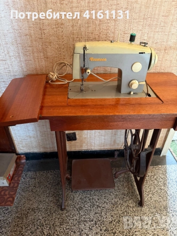 Ръчна, немска шевна машина, гардероби и бюфет