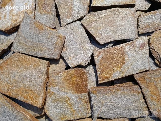 🪨 Гнайс „Шарен Металик“ – естествен блясък и характер ✨ Нерязани плочи със свободна форма и богата 