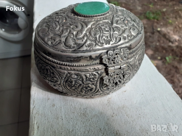 Страхотна метална кутия за бижута с емайл, снимка 3 - Антикварни и старинни предмети - 53477967