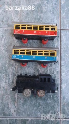 Старо влакче с 2 вагона Вагони