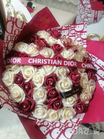 Dior вечен букет от 50 рози , снимка 2 - Декорация за дома - 53391903