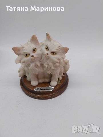 Фигура на две персийски котета