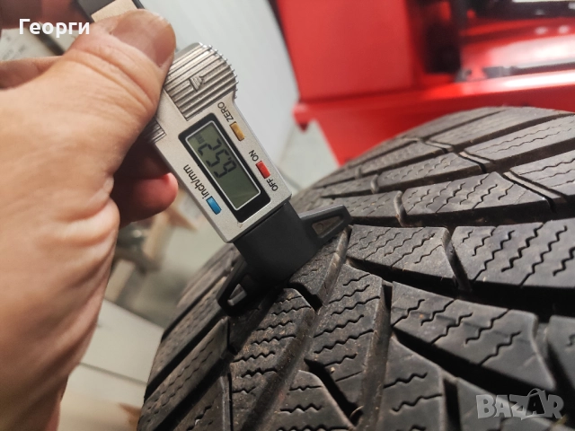 2бр.зимни гуми 235/55/18 Semperit, снимка 2 - Гуми и джанти - 52749955