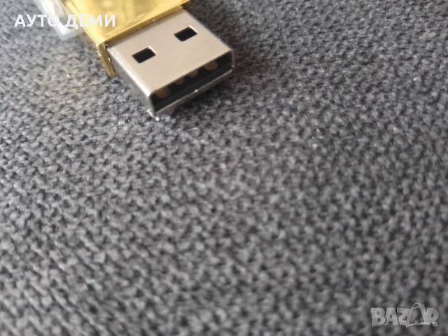 Стъклена светеща USB flash ЮСБ флаш памет 64 GB свободна памет за запис 58 GB, снимка 2 - USB Flash памети - 45947087