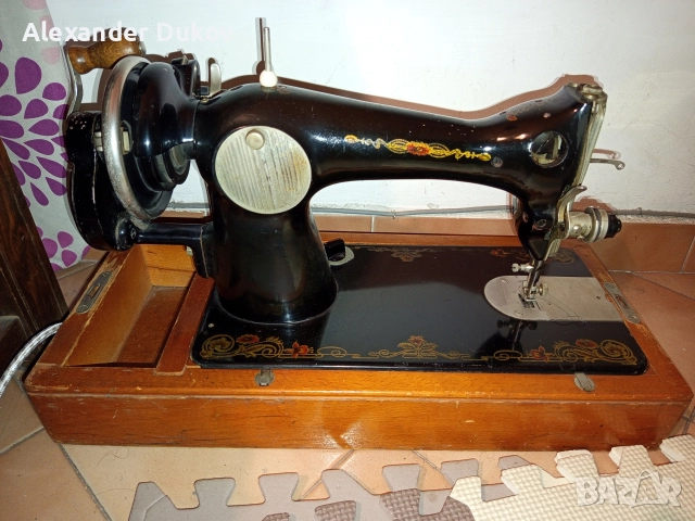 Шевна Машина 60те Ретро Руска Реплика на части, снимка 2 - Шевни машини - 52776580