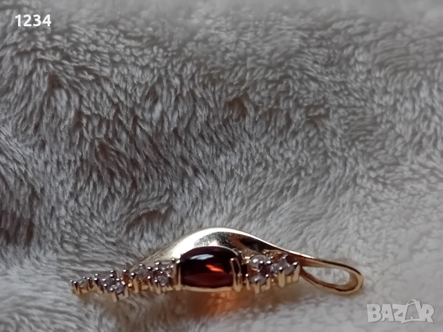 Дизайнерски златен медальон с косите на Венера ръчна изработка, снимка 3 - Колиета, медальони, синджири - 53509957