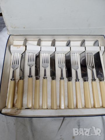 прибори комплект от 6 ножа и 6 вилици, дръжките "слонова кост" , от СССР, здрави, удобни, снимка 1 - Прибори за хранене, готвене и сервиране - 45175769