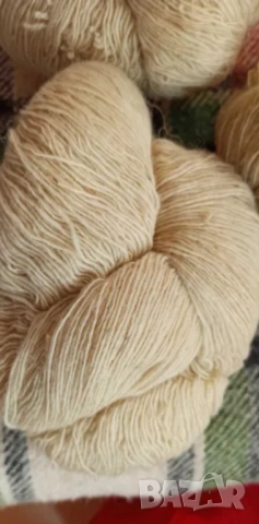 Бяла вълнена прежда , снимка 4 - Други стоки за дома - 52597300
