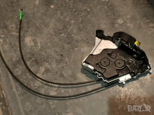 Предна лява брава - заключващ механизъм за TOYOTA Yaris (XP130), снимка 2 - Части - 51686333