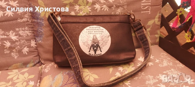 Продавам малка дамска чанта от естествена кожа, снимка 2 - Чанти - 51375890