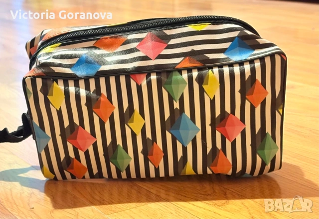 Комплект несесери ( черен + бял)