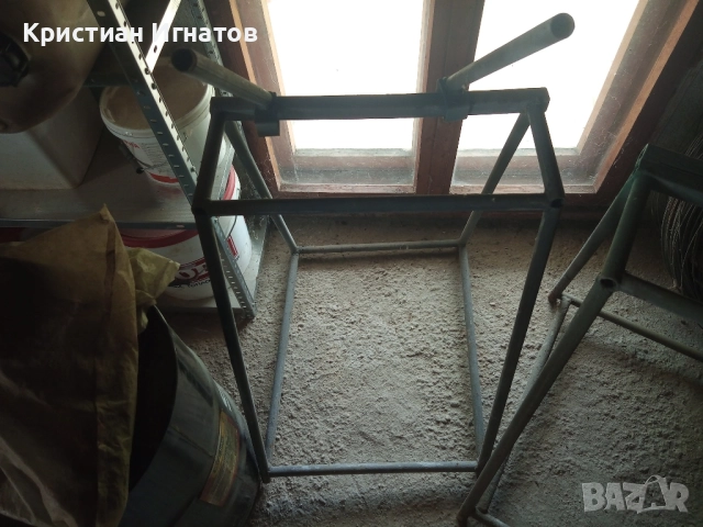 Стойки за боядисване на различни неща и елементи