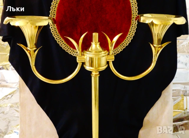 Позлатен месингов свещник 55 см.,4.5 кг. , снимка 2 - Антикварни и старинни предмети - 54101749