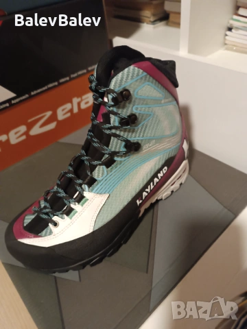 Туристически обувки 