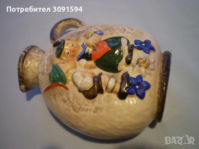 Винтидж декантер Goebel, керамична бутилка  , момче, целелува момичеуващо момиче, снимка 3 - Антикварни и старинни предмети - 53100353