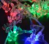 Многоцветни коледни LED лампички с еленчета с щепсел, снимка 1 - Лед осветление - 45977316