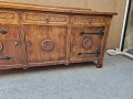 Контрабюфет с дърворезба и метален обков, снимка 2