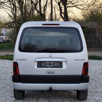 Peugeot Partner 1.6i 109hp 2004г, снимка 3 - Автомобили и джипове - 45250372