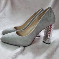 Сиви обувки на атрактивен ток, снимка 1 - Дамски елегантни обувки - 45384208