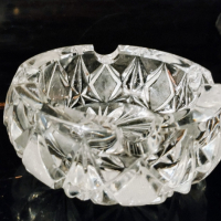 Пепелник за пури и цигари - висококачествен оловен резбован кристал, снимка 1 - Декорация за дома - 44950756