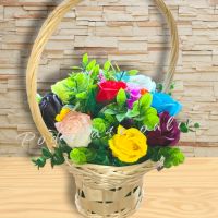 Букет в кошничка с ароматни сапунени рози от пластичен сапун , снимка 4 - Изкуствени цветя - 45657994