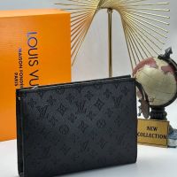 Клъч черна звезда Louis Vuitton реплика, снимка 1 - Чанти - 45572780