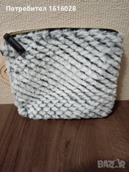 Пухкав несесер за козметични принадлежности., снимка 1