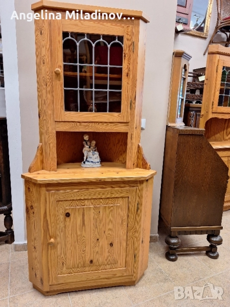 Винтидж ъглова витрина масив, снимка 1