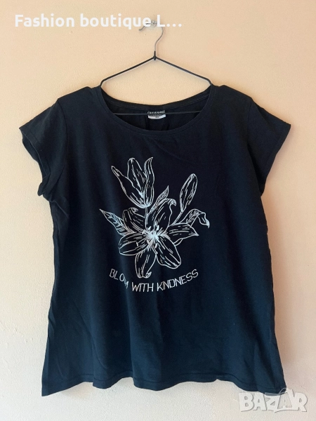 Черна памучна тениска L / XL размер с щампа с цветя и надпис bloom with kindness 🖤🖤🖤🖤, снимка 1