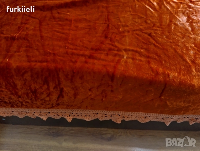 покривало от плюш за единично легло с дантела