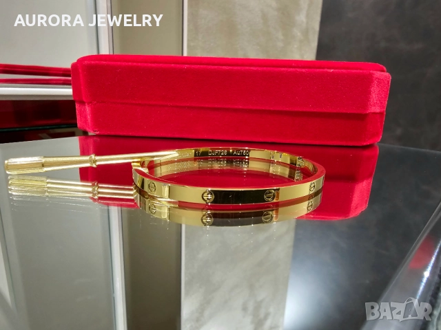 CARTIER Gold Love Classic Small Model Гривна с Отверка, снимка 2 - Гривни - 52830576