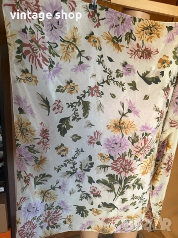 Копринен шал с флорален десен, снимка 2 - Шалове - 54138899