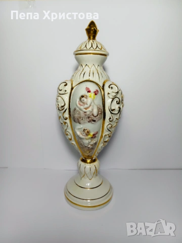 Италианска порцеланова ваза Keramos – R. Capodimonte Italy.