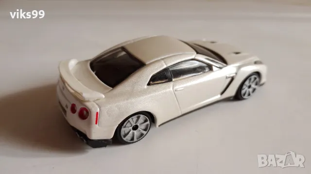 Bburago Nissan GT-R 2009 - Мащаб 1:43, снимка 4 - Колекции - 47108778