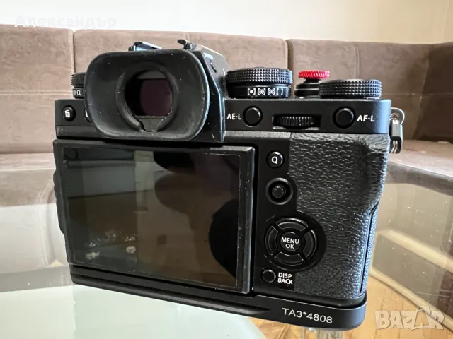 Безогледален фотоапарат Fuji X-T3  - комплект с 2 обектива и много батерии, снимка 2 - Фотоапарати - 49153819