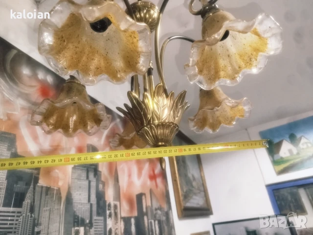 Арт нуво с целият си блясък. Оригинален бронзов полилей с флорални мотиви и абажури от цветно духано, снимка 8 - Антикварни и старинни предмети - 51309921