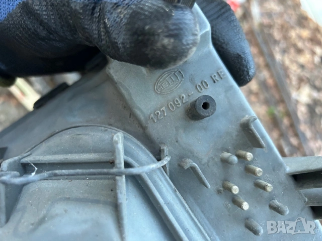 Десен фар Mercedes 190 W201 Hella 127094-00 127092-00, снимка 5 - Части - 53102061