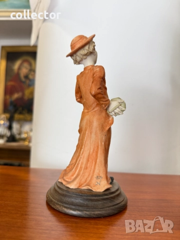 Италианска порцеланова фигура на Capodimonte. №7388, снимка 5 - Колекции - 51886916