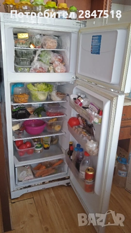 Продавам хладилник с фризер INDESIT , снимка 2 - Хладилници - 54245736