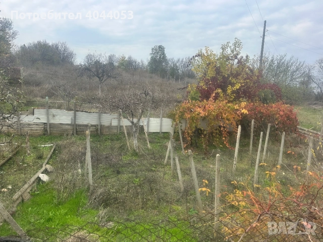 Продава се вила с двор 1.5декара с ток и вода местото е заградено с циментови колове и бодлива тел, снимка 4 - Земеделска земя - 52296868