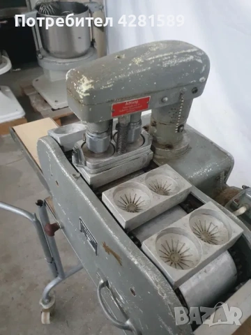 Машина за щамповане на земелки WERNER & PFLEIDERER, снимка 2 - Други машини и части - 53656350