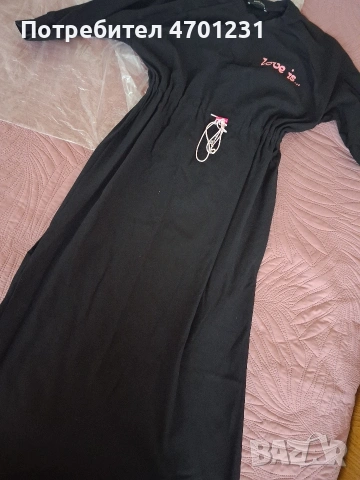 рокля паус ,цвета е наситен черен снимките не са ок 