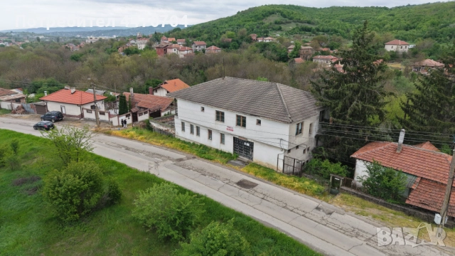 Сграда в гр. Ловеч, жк. Гозница, снимка 4 - Къщи - 52635720